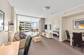 Heart of the CBD ~ 1Bed/1Bath/Balcony/Free Parking